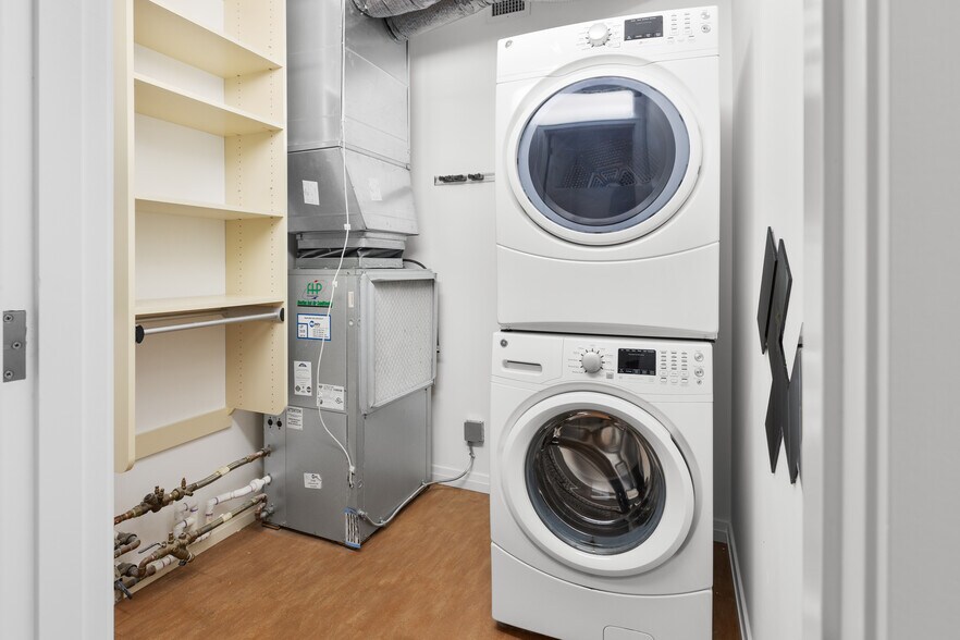 Building Photo - 10700 NE 4th St