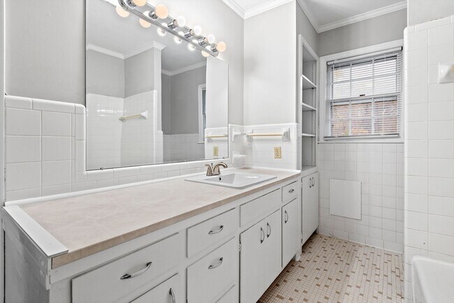 Building Photo - Available 5/9! Charming & Convenient Brick Ranch