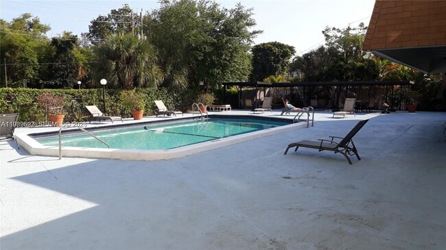 Building Photo - 16950 W Dixie Hwy