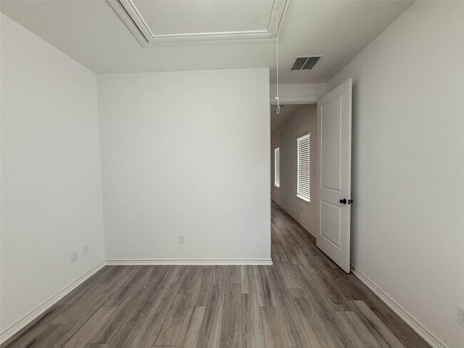 Building Photo - 3233 Real St