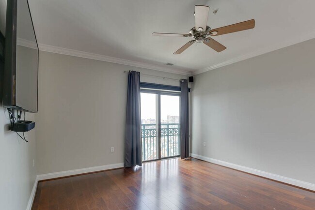 Building Photo - Spectacular Penthouse Condo in Downtown No...