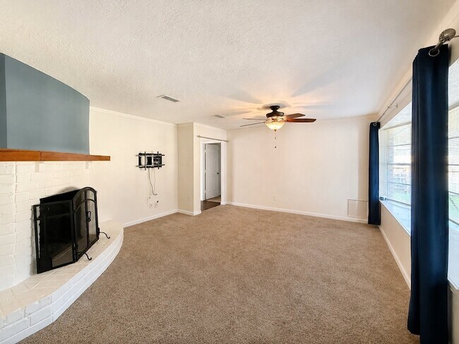Building Photo - 4418 Saffron Ln