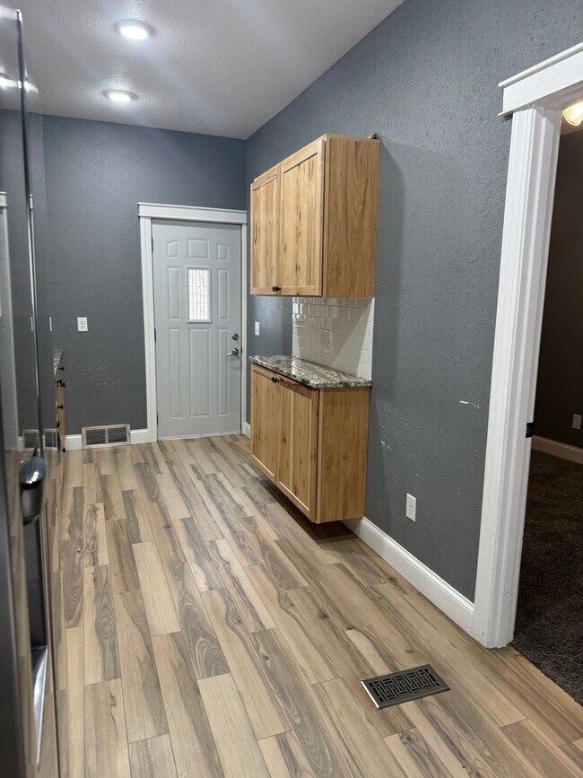 Building Photo - 226 Ferry St