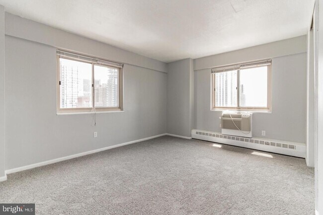 Building Photo - 2101-17-2117 Chestnut St