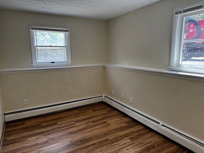 Building Photo - Briarwood 10