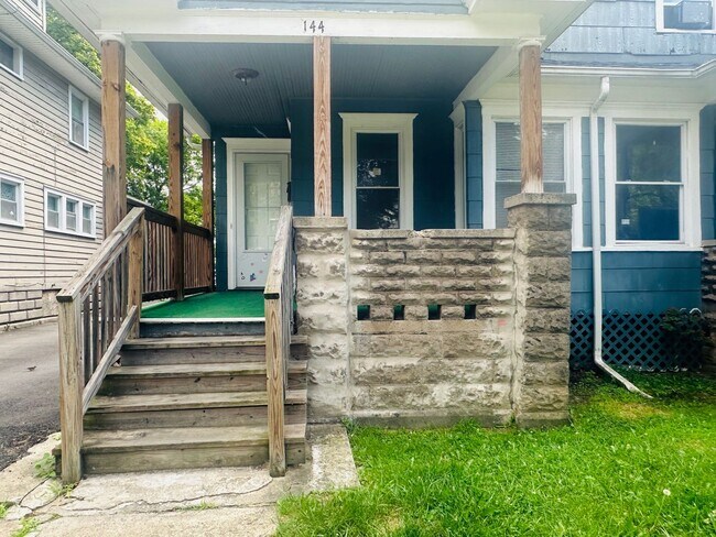 Building Photo - 142-144-144 Burrows St