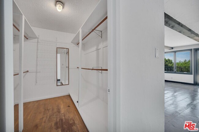 Building Photo - 1570 Sanborn Ave