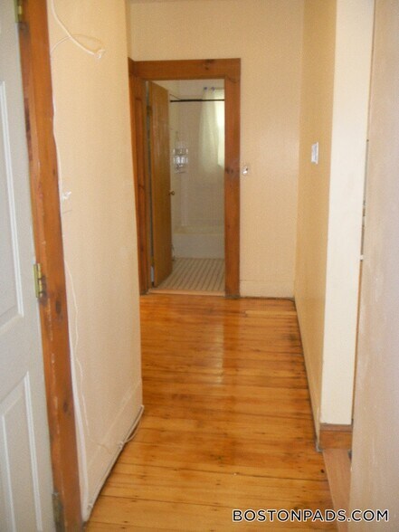 Building Photo - 40 Mozart St