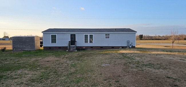 Building Photo - Spacious 3-bedroom, 2-bathroom mobile home.