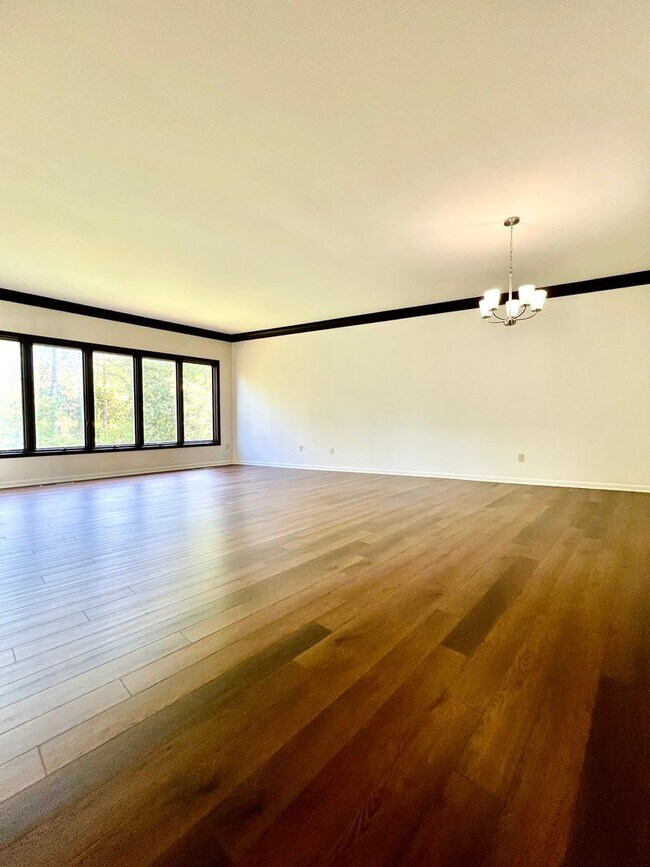 Building Photo - Lake Villa 4040- PLACEMENT