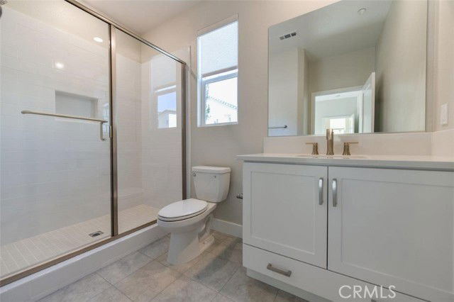 Building Photo - 132 Chorus