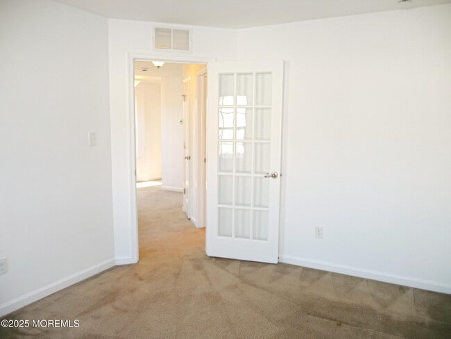 Building Photo - 2-24 Michael Dr