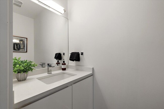 Building Photo - 3105 Brush St