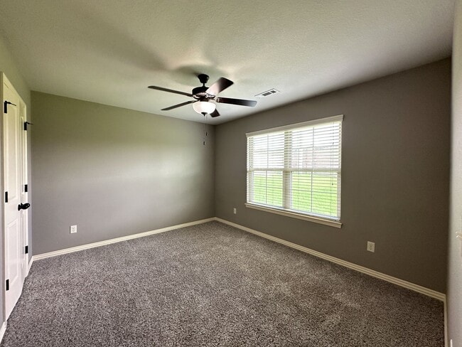 Building Photo - 1923 Price Ave