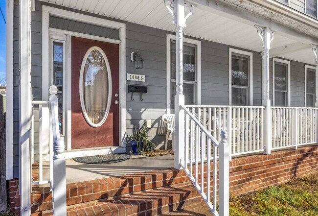 Building Photo - 1006.5 W Clay St