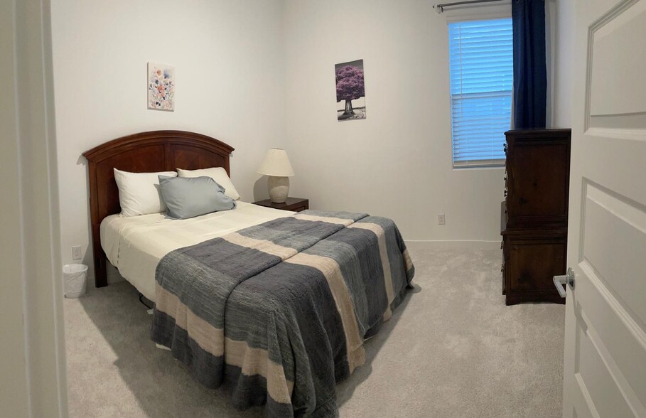 Building Photo - 9329 W Sells Dr