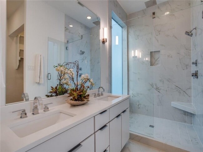 Building Photo - 5225 Crestfield Pl