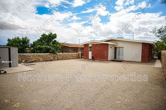 Building Photo - 1686 St Stephen Pl