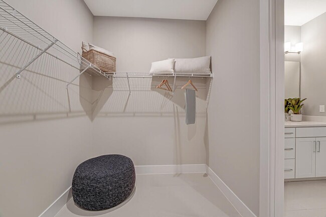 Building Photo - 925 SW Pr Ave