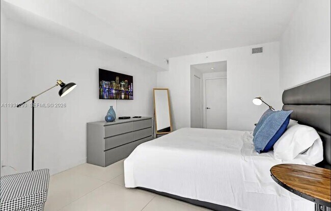 Building Photo - 501 NE 31st St