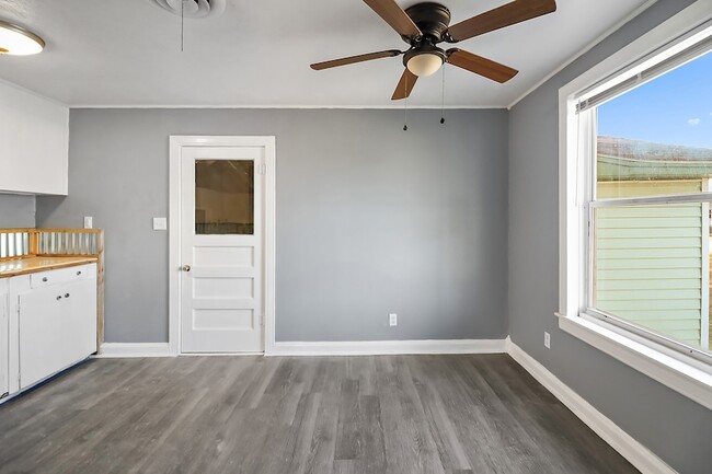 Building Photo - 506 Trinity St