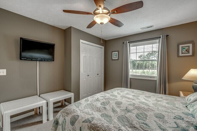 Building Photo - 549 White River Dr