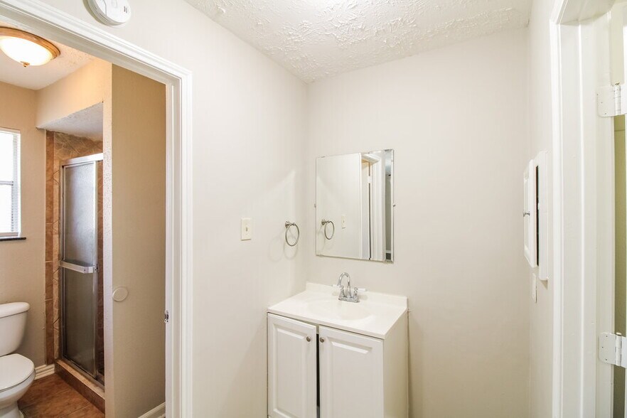 Building Photo - 15102 4 Winds Dr