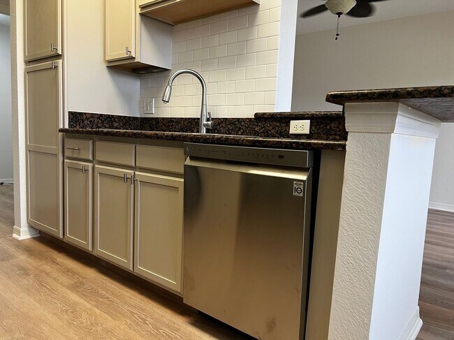 Building Photo - 7925 Preserve Cir