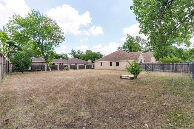 Building Photo - 13213 Villa Park Dr