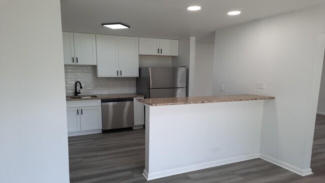 Building Photo - 3900 Bayside Dr