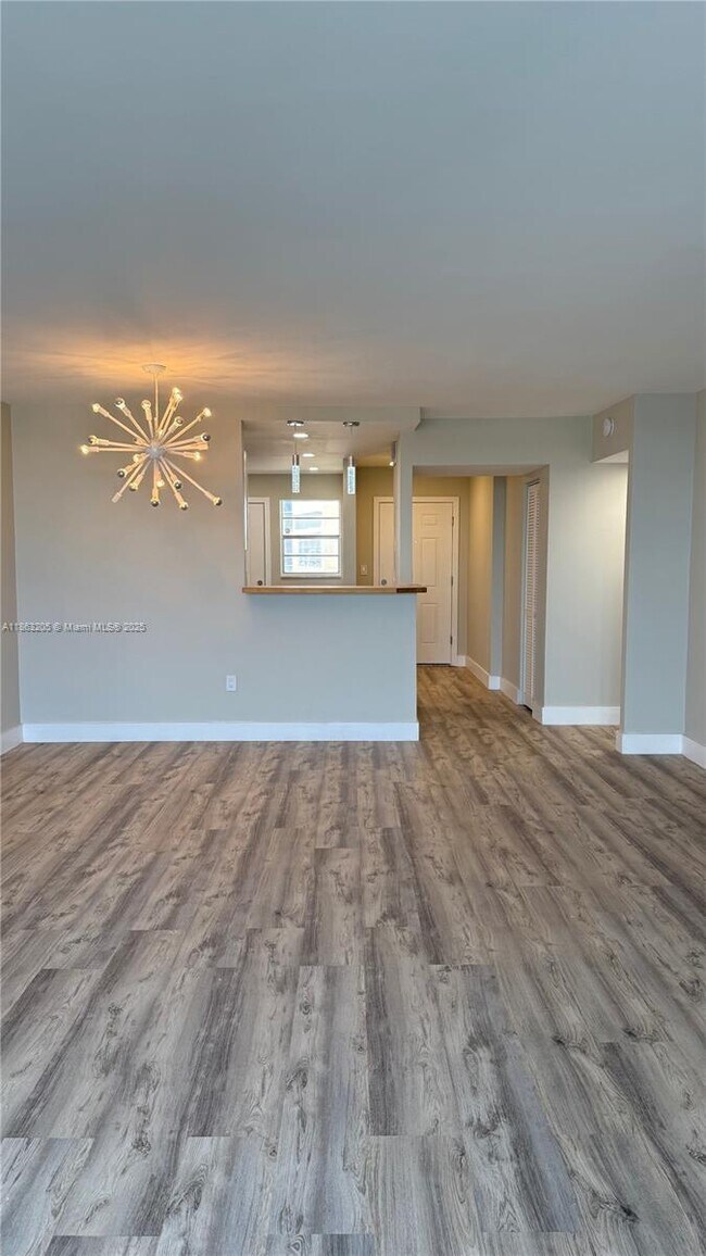 Building Photo - 1750 NE 191st St