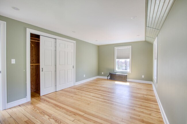 Building Photo - Lovely 2 Bedroom Single Family Home in Historic Monroe District