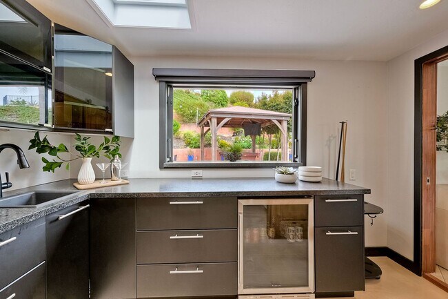 Building Photo - Charming 4-Bedroom Home in Bay Park — Move-In Special!!!