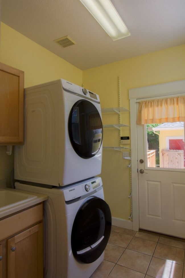 Building Photo - Prime Central Park 5bed/4ba