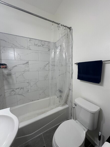 Building Photo - 2329 W Grace St