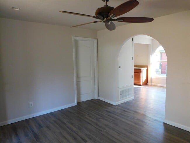 Building Photo - 1320 Green St