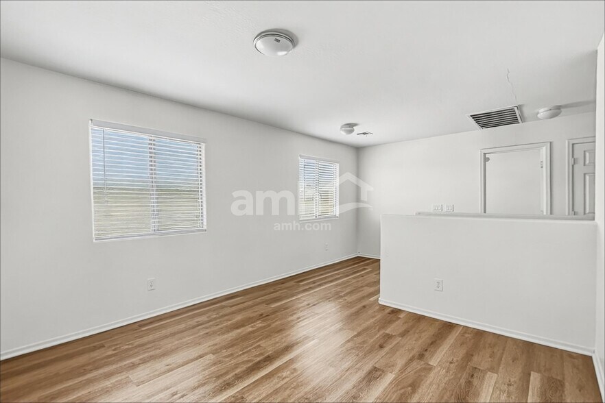 Building Photo - 2365 E Meadow Lark Way