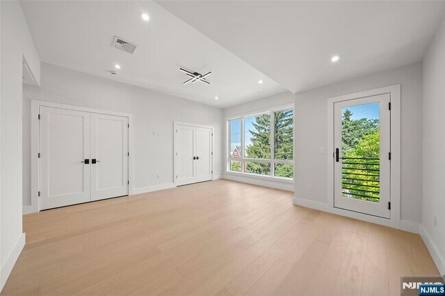 Building Photo - 450 N 10th St