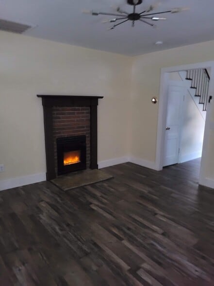 Building Photo - 153 E High St