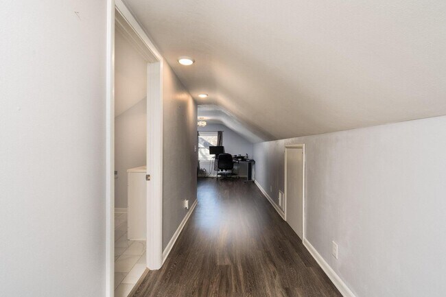 Building Photo - 6434 N Willow Glen Ln