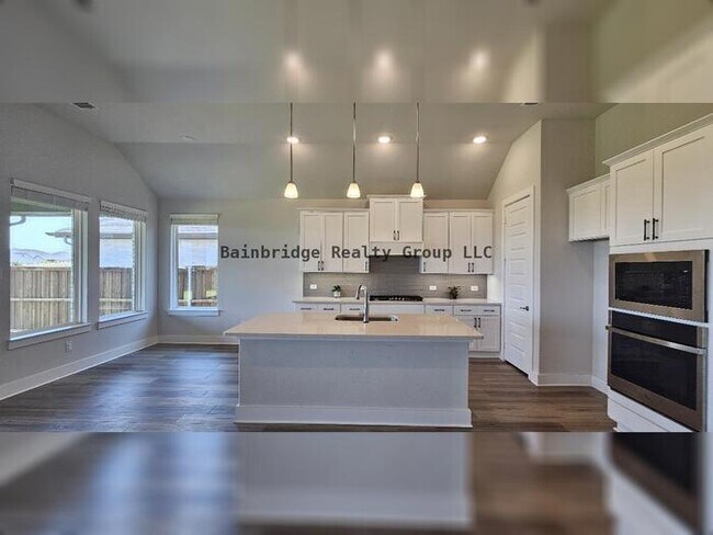 Primary Photo - 3/2/2 w/office - Space & Functionality in ...