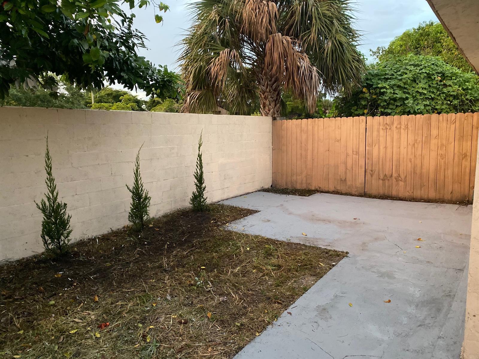 Building Photo - 890A SW 80th Ave