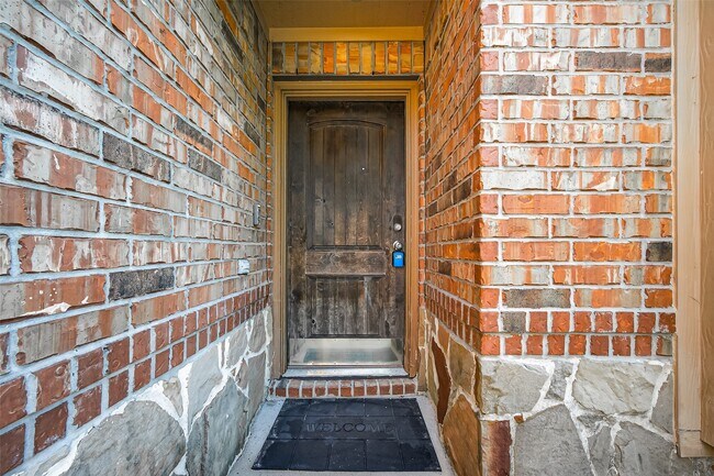 Building Photo - 5530 Casa Calvet Dr