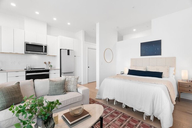 Building Photo - Modern downtown condo studio with private balcony & parking space.