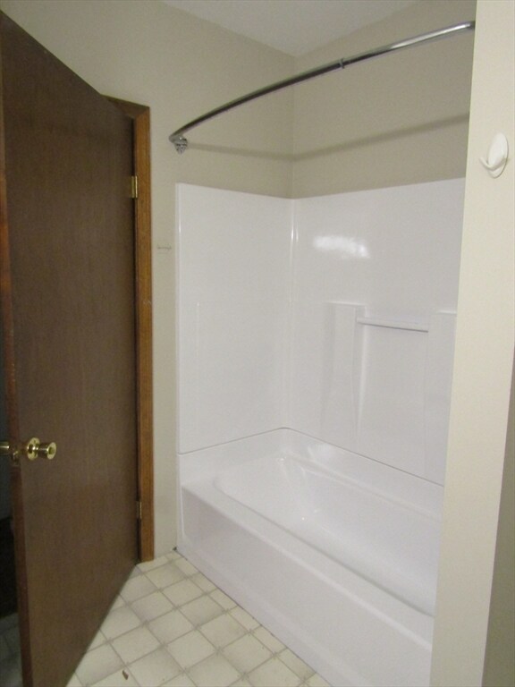 Building Photo - 23 Maple St