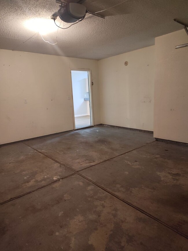 Building Photo - 3 bedroom, 2 bath ranch in Radcliff, Ky