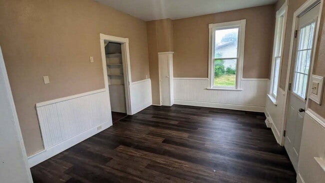 Building Photo - 704 E Prospect St