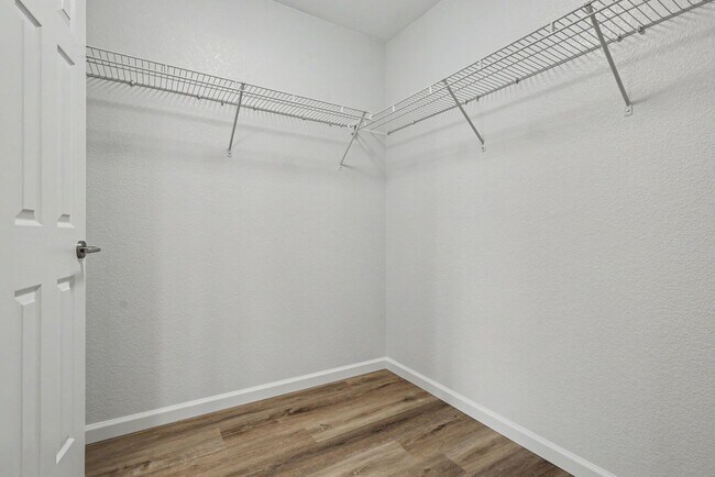 Building Photo - 7416 Sandy Springs Point