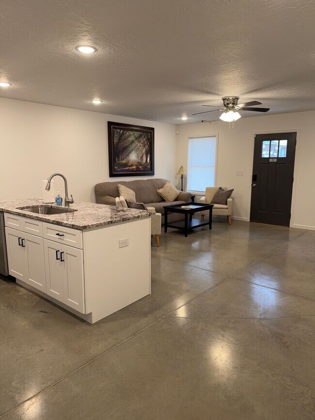 Building Photo - 526 Gadsden Rd NW