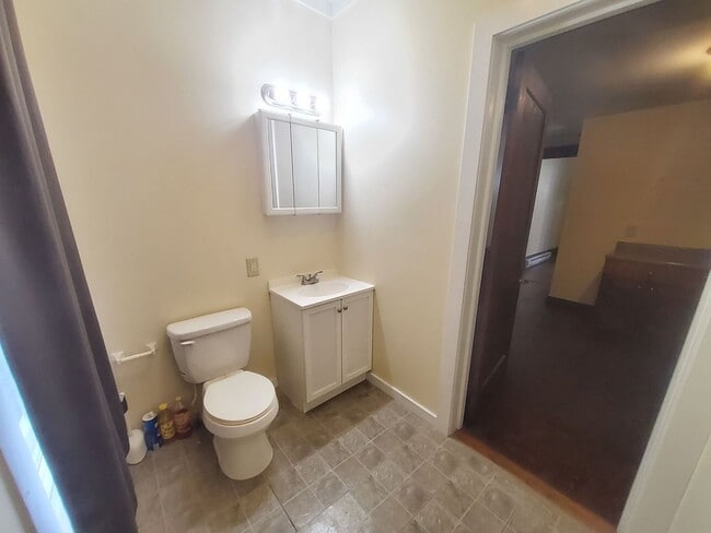 Building Photo - 2nd St 215-217 N